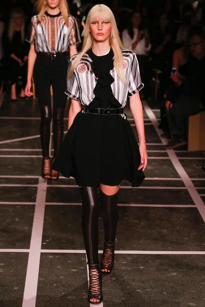 Look 40